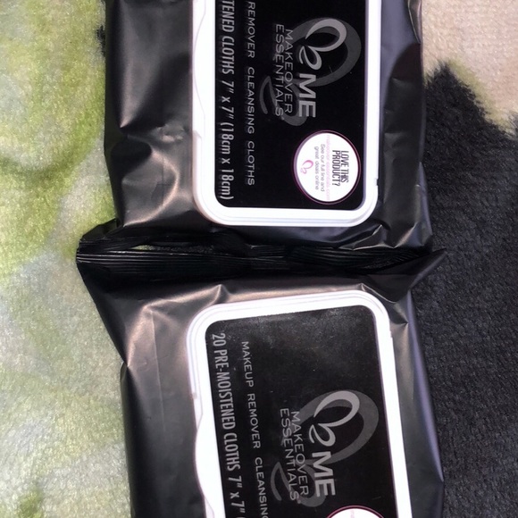 Makeup essentials - Picture 2 of 7